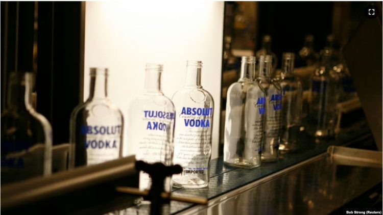 Suedia ndalon eksportin e vodkës drejt Rusisë