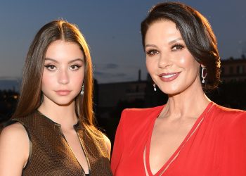 Zeta-Jones i uron ditëlindjen vajzës me një post special