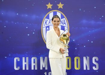 “A je me të vërtetë ti?”/ Goldi tallet me Metën, e krahason me…