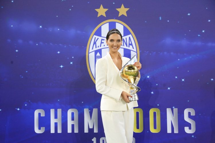 “A je me të vërtetë ti?”/ Goldi tallet me Metën, e krahason me…