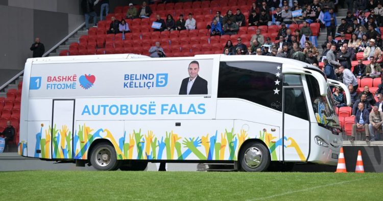 Pas Belind Këlliçit me Tiranën, autobusët falas edhe në Nju Jork