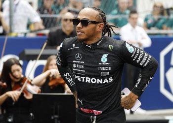 Hamilton: Unë te Ferrari? Në këtë moment po…