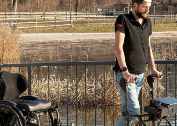 Mrekulli e shkencës, 40-vjeçari 100% i paralizuar rikthehet të ecë falë “urës dixhitale”