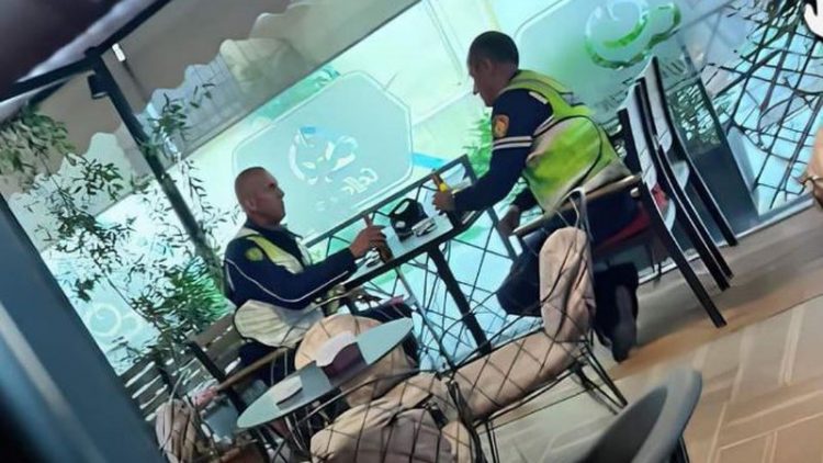 Birra në lokal gjatë orarit të punës, nisin hetimet për dy efektivët