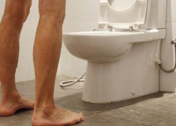 Ekspertët na “çudisin”: Burrat kanë urinuar gabim gjatë gjithë jetës, duhet që…