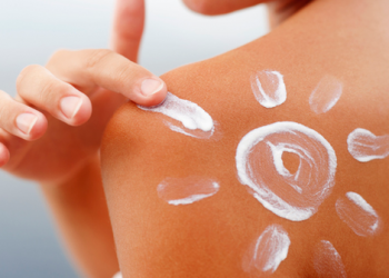 6 mitet e rreme në lidhje me kremin kundër diellit