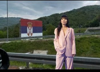 “Çfarë problemi ke?!”/ Vizita e Zhaklinës në Serbi zemëron deputeten