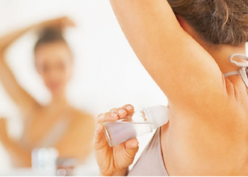 Pa kimikate? Ja çfarë duhet të keni parasysh kur blini deodorant ‘eco-friendly’