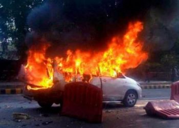 Merr flakë makina në ecje e sipër në kryeqytet