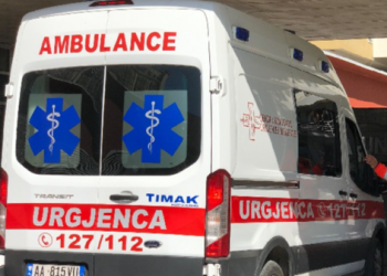 Humbi kontrollin e automjetit, plagoset 26-vjeçarja