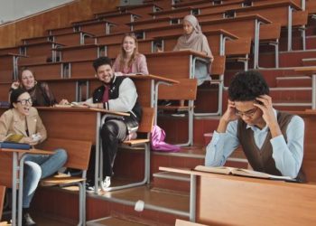 Bullizimi, problem në shkolla, psikologët paralajmërojnë prindërit