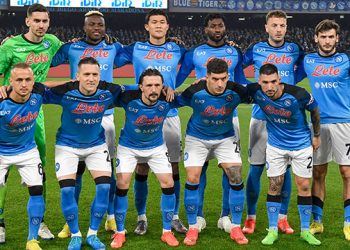 Napoli shpallet kampion pas 33 vitesh, tifozët pushtojnë fushën