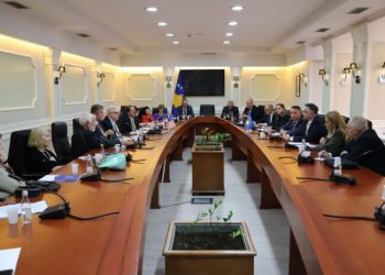 Deputetët e AAK takohen me delegacionin nga SHBA, kërkojnë liberalizim vizash