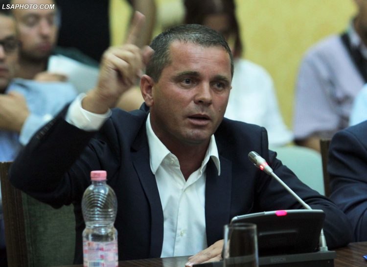 Të shtënat në Kurbin, kush është deputeti i PS Armando Prenga