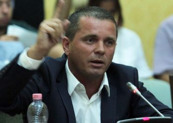 Detajet, në Kurbin u qëllua drejt makinës të ish-deputetit (Emri)