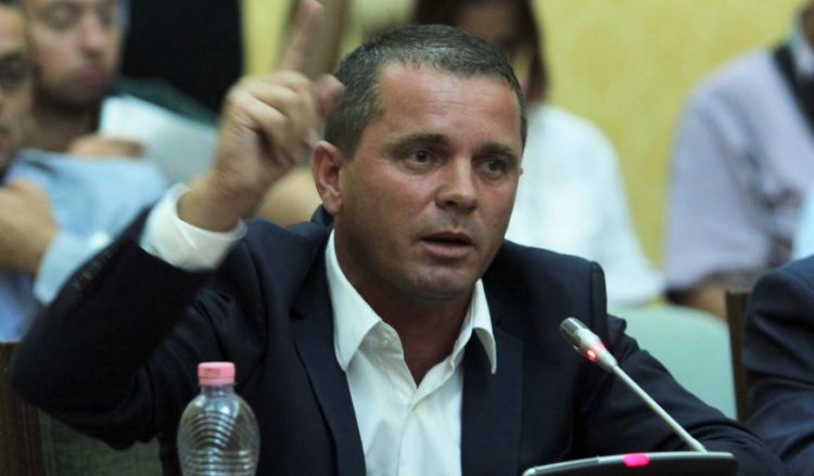 Detajet, në Kurbin u qëllua drejt makinës të ish-deputetit (Emri)