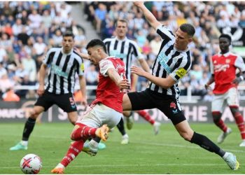 Arsenal mund pastër Newcastle dhe nuk i ndahet Cityt