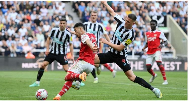 Arsenal mund pastër Newcastle dhe nuk i ndahet Cityt