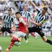 Arsenal mund pastër Newcastle dhe nuk i ndahet Cityt