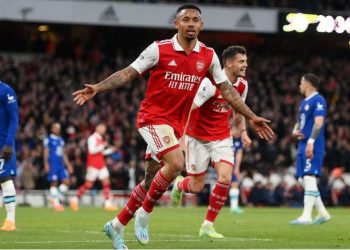 Arsenal mposht Chelsean, rimerr kreun e Premier League