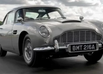 Aston Martin përmirëson veturën DB5 dhe modelet e tjera klasike
