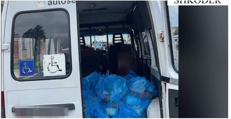 Po shpërndanin ushqime, shoqërohen 2 punonjës të Bashkisë Shkodër