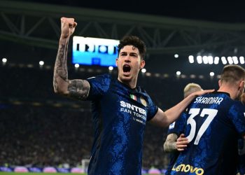 Një hap larg historisë, Bastoni: Bashkimi bën fuqinë