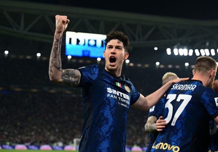 Një hap larg historisë, Bastoni: Bashkimi bën fuqinë