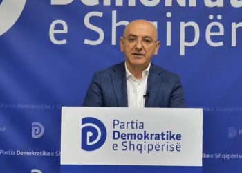 Bejko thirrje qytetarëve: Jepuni leksion atyre që kanë mbajtur…