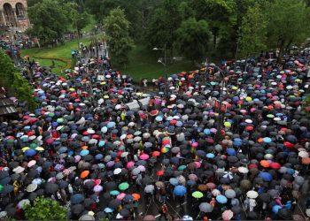 Beograd: Dhjetëra mijëra persona protestojnë kundër dhunës