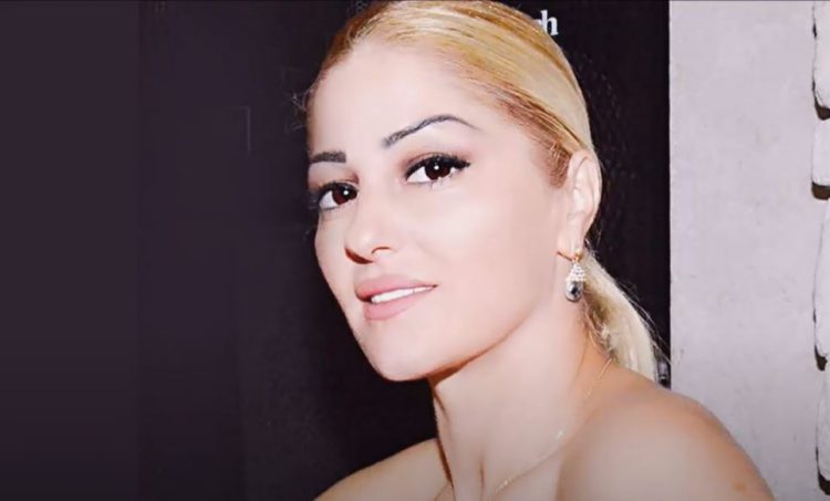 Habit këngëtarja shqiptare: Më fejuan 13 vjeçe, u bëra nënë 15-vjeçare