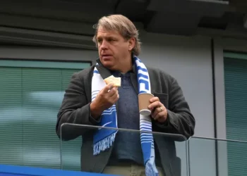 Sezoni katastrofë, pronari i Chelseat thyen heshtjen