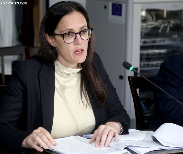 Bashkojnë votat/ Dyfishim pagash për deputetët dhe ministrat