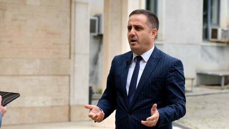 Deputeti i LDK akuzon Kurtin: Ka gisht në planet për veriun