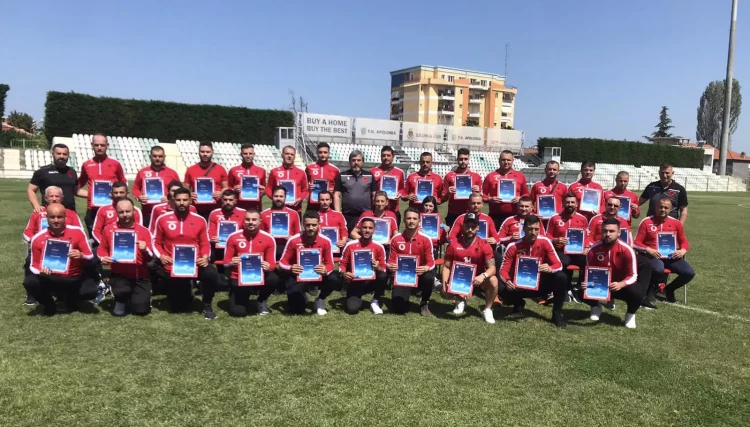 Përfundon me sukses edicioni i parë i kursit i trajnerëve për licencën UEFA C në Fier. Diplomohen 44 të apasionuar pas futbollit