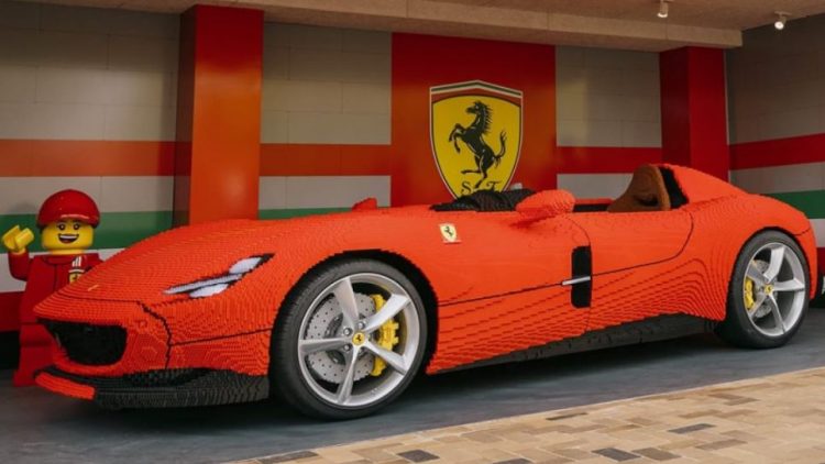 Prezantohet Ferrari Monza SP1 me përmasa reale