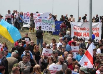 “Nuk jeni të mirëpritur”/ Gjeorgjianët dalin kundër fqinjit verior