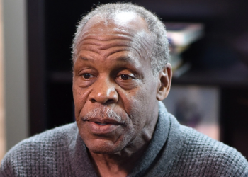 Ylli i Hollywoodit viziton jugun e Shqipërisë