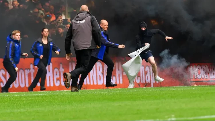 Rënia nga kategoria nuk kapërdihet, ndërpritet Groningen-Ajax