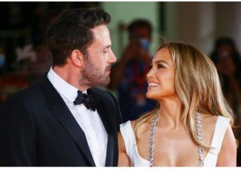 VIDEO/Jennifer Lopez flirton me DJ edhe në sy të Ben Affleck