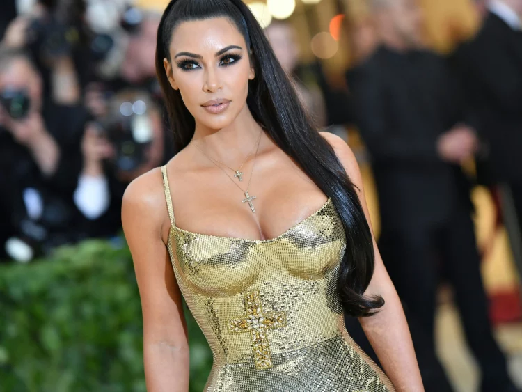 Jo vetëm showgirl! Kim tashmë do jetë dhe avokate