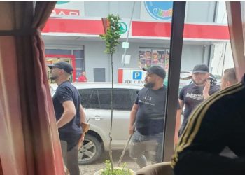 Salianji nxjerr FOTON/ ‘Personat e armatosur që terrorizuan votuesit në Kavajë’