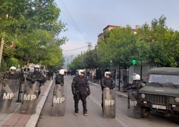 ‘Luftë’ në veri të Kosovës, KFOR: 25 ushtarë të plagosur