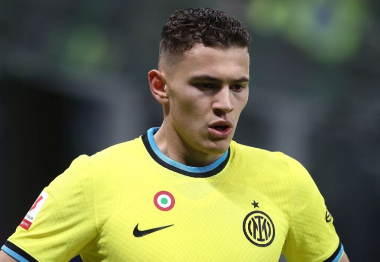 Asllani kritikohet ashpër nga mediat për paraqitjen ndaj Napolit