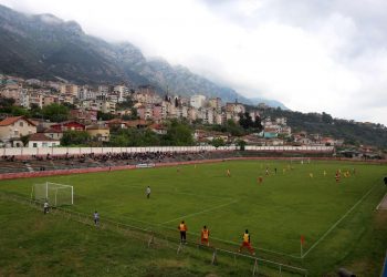 Për të ardhur keq! Stadiumi i vlerësuar nga FIFA sot është pushtuar nga kuajt