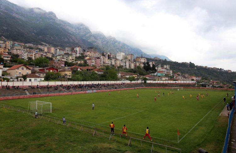 Për të ardhur keq! Stadiumi i vlerësuar nga FIFA sot është pushtuar nga kuajt