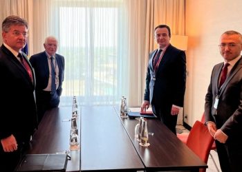 Borrell pas takimit me Kurtin: Situata në veri e rrezikshme