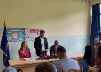 Me ndihmën e Forcave Speciale, kryetari shqiptar i Leposaviqit hyn në komunë