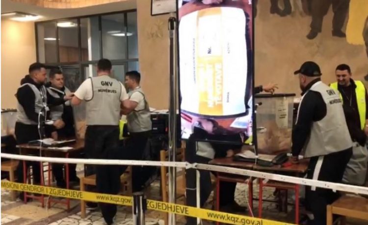 Numërohen kutitë e para, Pashk Gjoni kryeson në Lezhë