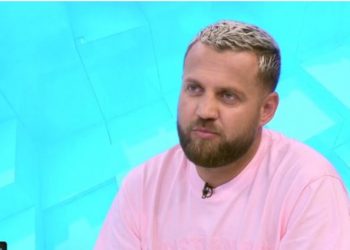 Luizi tregon çmendurinë e fansit: Shoferi i kamionçinës bllokoi trafikun